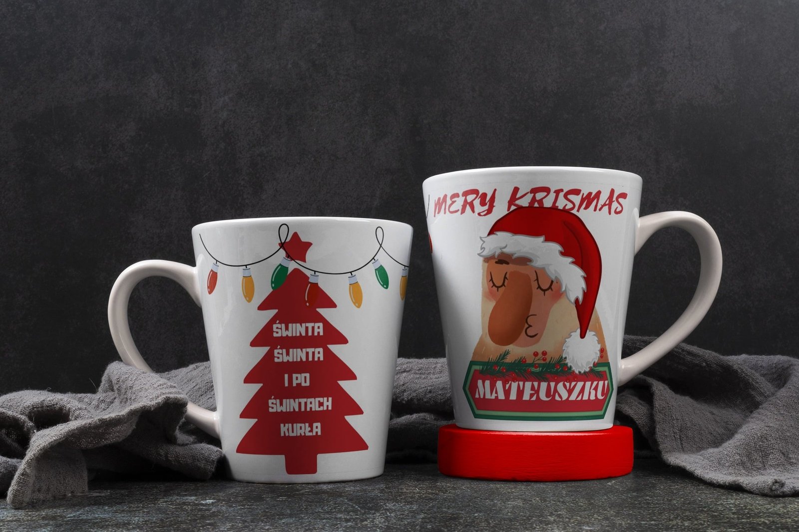 kubek personalizowany z napisem „Świnta i po Świntach – kurła” i imieniem